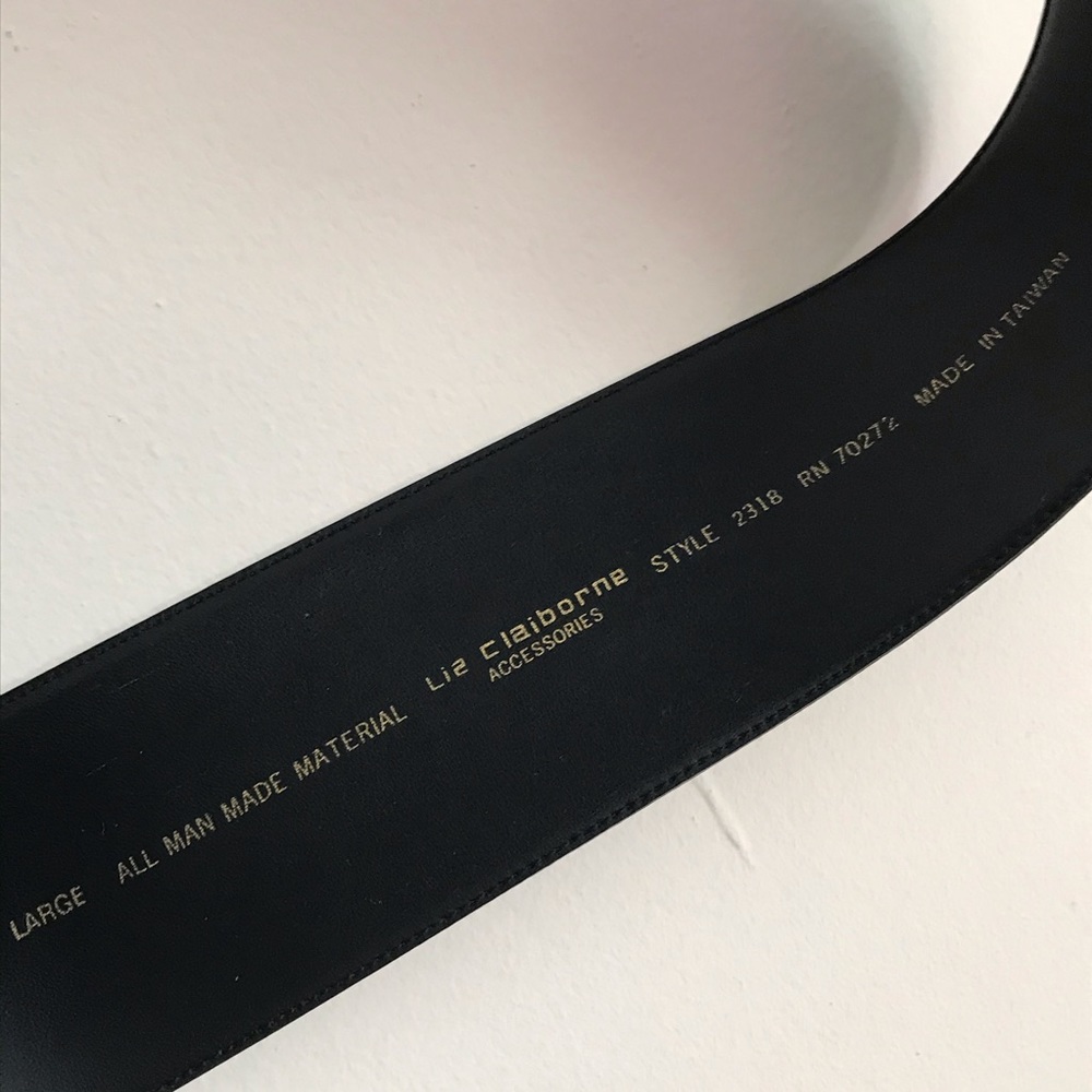 🚫SOLD🚫 Shiny thick black belt - Picture 4 of 4